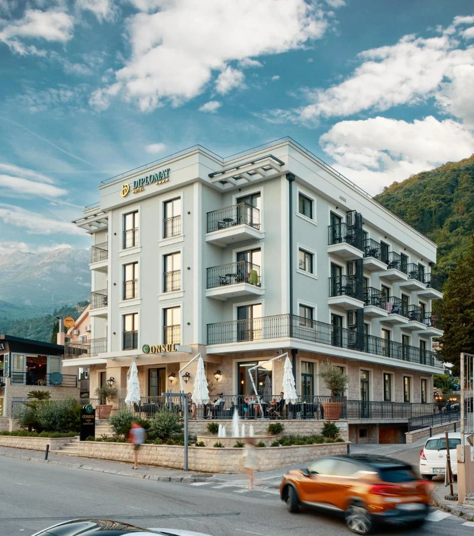 Hotel Diplomat, Budva — fasada hotela